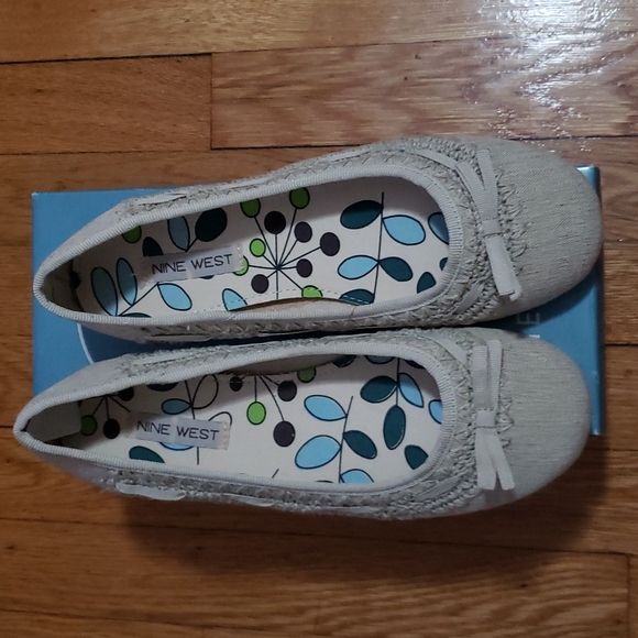 Linen Nine West Flats - Picture 3 of 5